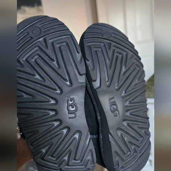 UGG - Picture 13 of 17